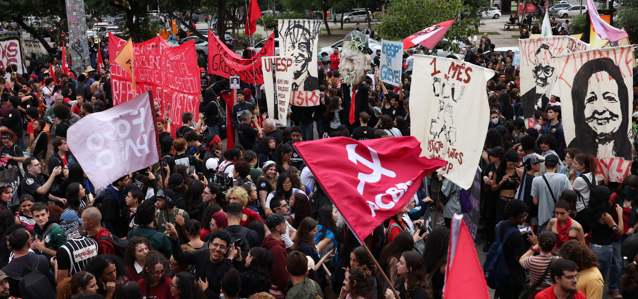 Manifestação de estudantes e professores contra o governo de Tarcísio de Freitas